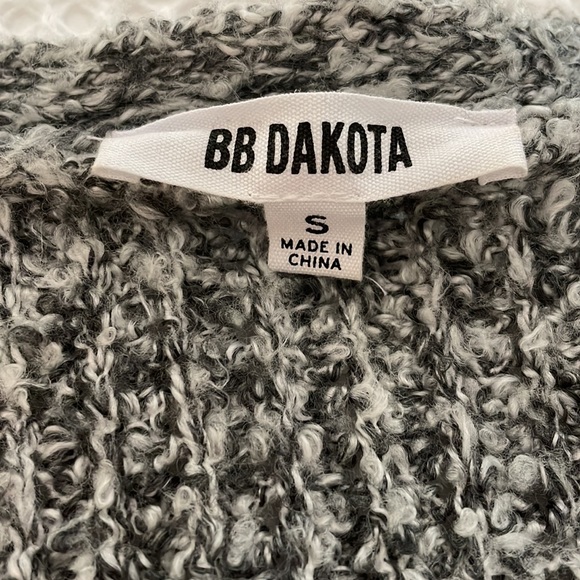 BB Dakota long cardigan with pockets; size small; open front - Picture 3 of 5